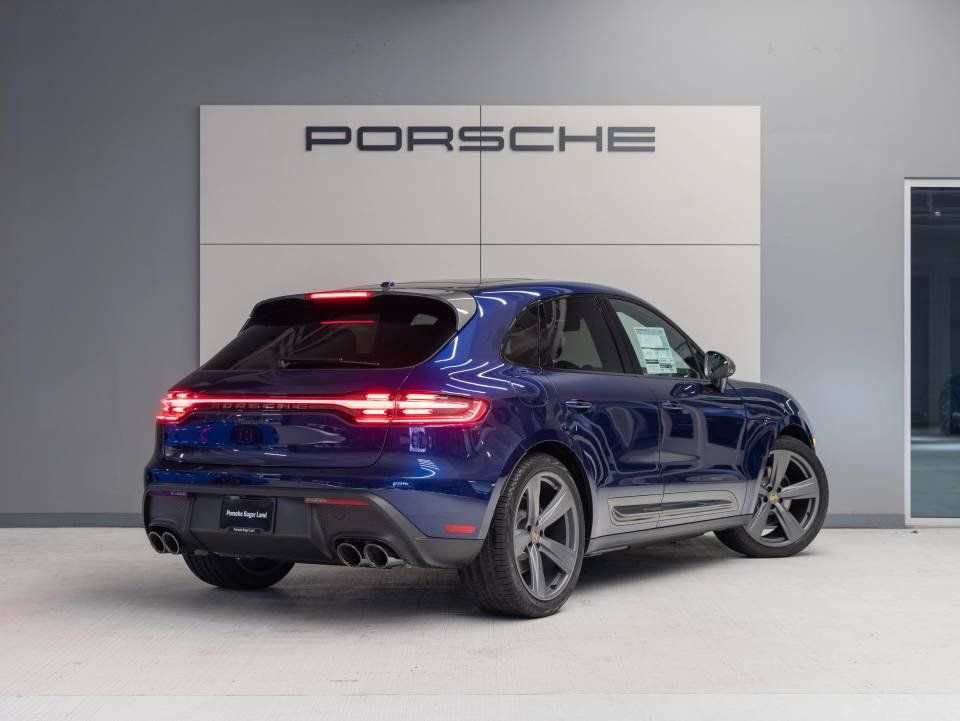 Certified 2025 Porsche Macan Turbo image 7