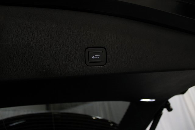 New 2025 Cadillac XT6 Luxury image 8