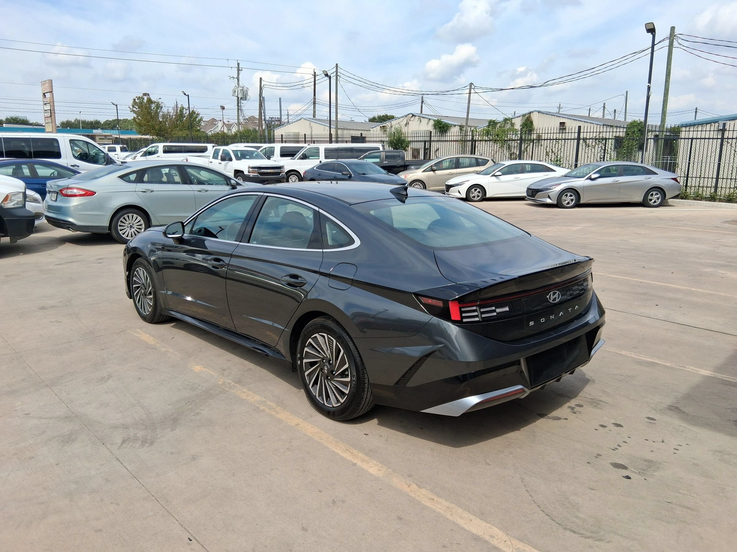 Used 2025 Hyundai Sonata SEL FWD image 4