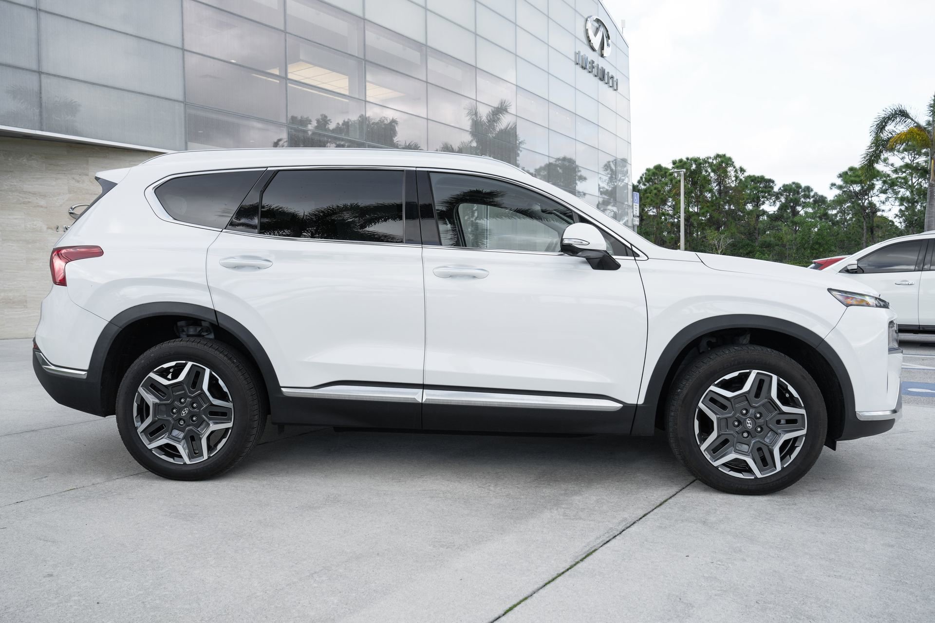 Used 2023 Hyundai Santa Fe SEL Premium w/ Cargo Package image 27