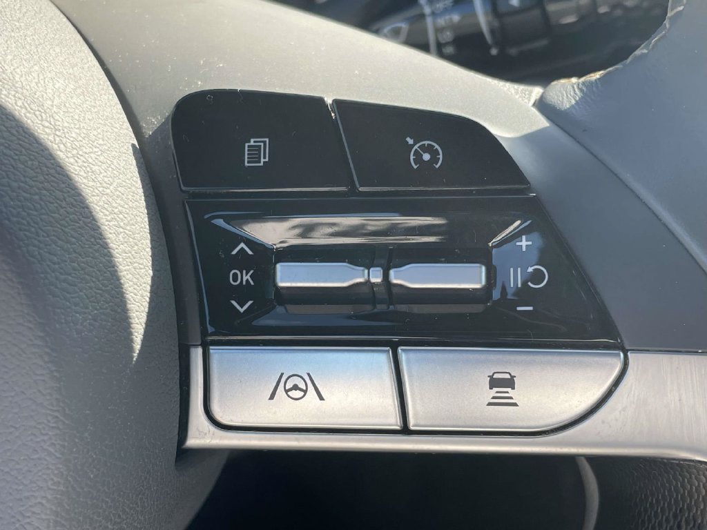Used 2023 Hyundai Elantra SEL w/ Convenience Package FWD image 22