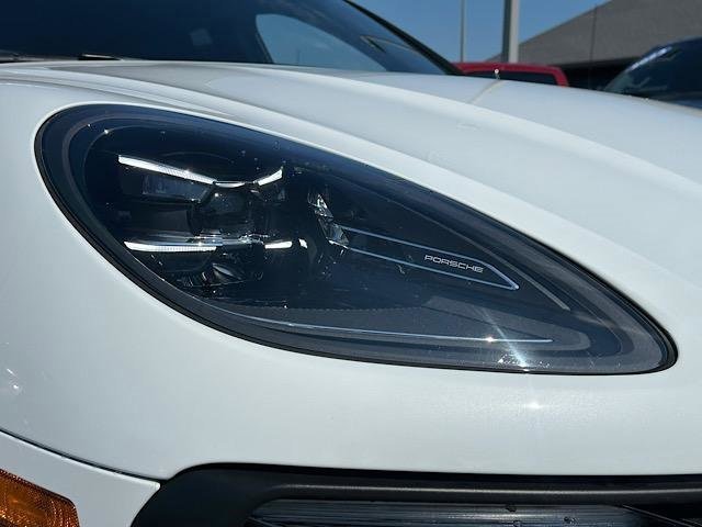 Used 2023 Porsche Macan w/ Sport Chrono Package image 14