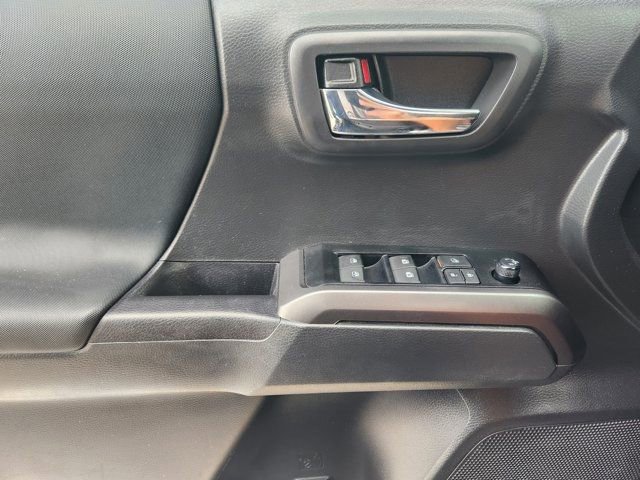 Used 2023 Toyota Tacoma TRD Off-Road image 32