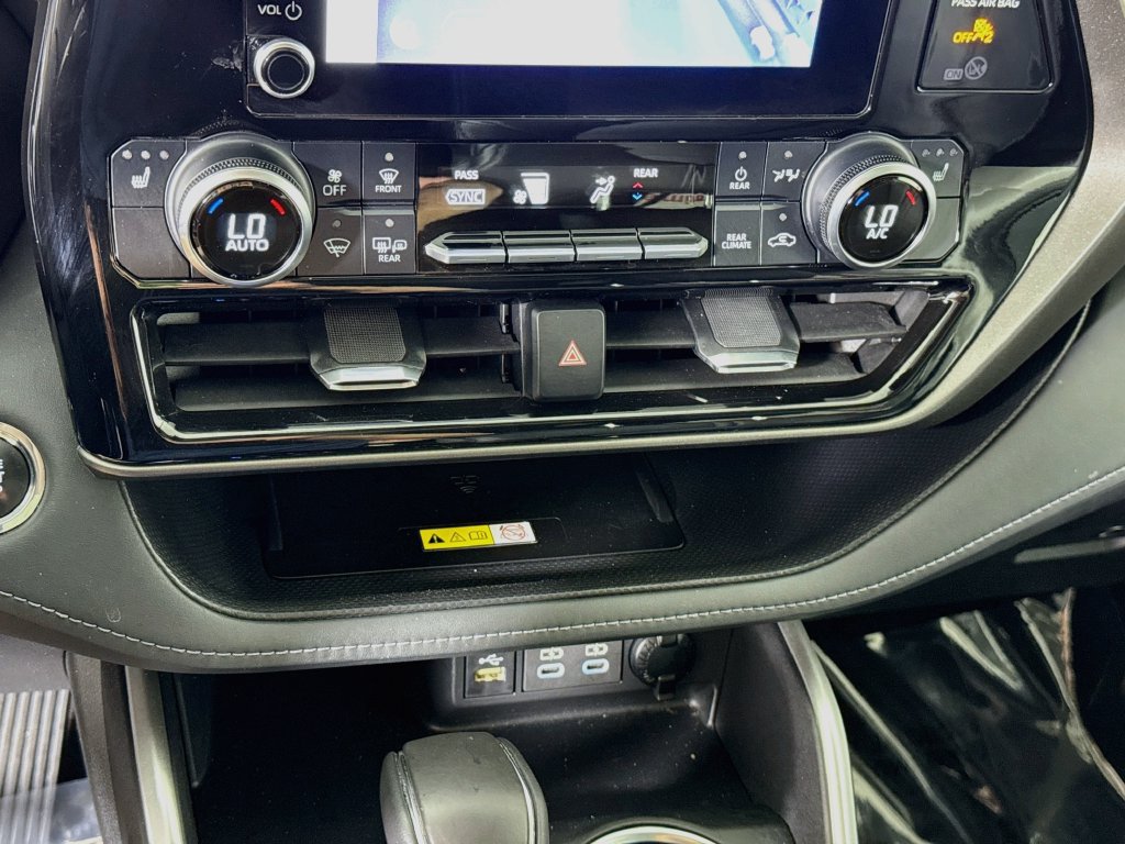 Used 2023 Toyota Highlander XLE FWD image 8