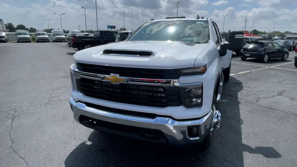 New 2026 Chevrolet Silverado 3500 LT w/ All Star Edition AWD/4WD image 5