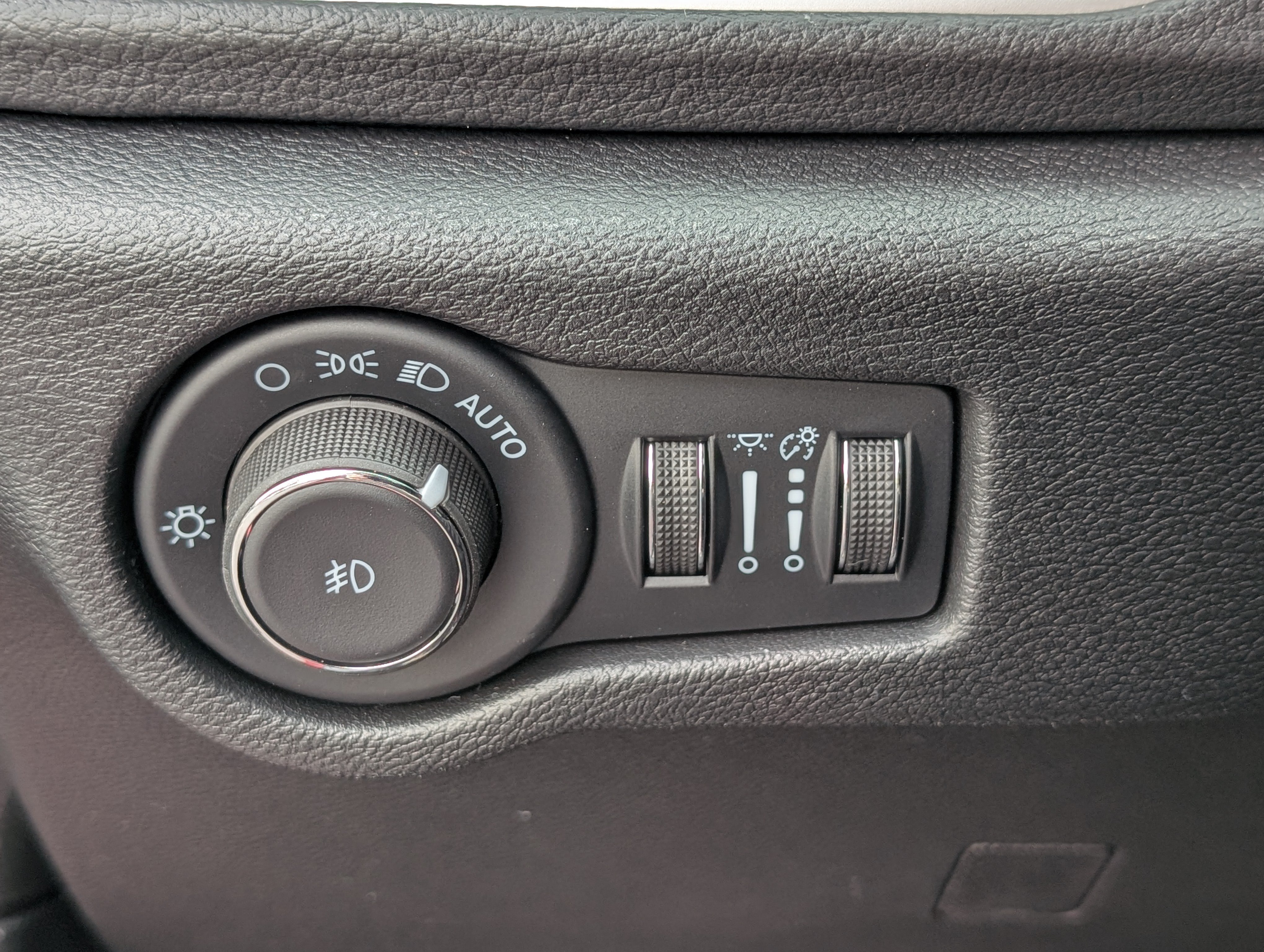 New 2026 Chrysler Pacifica Select AWD/4WD image 22