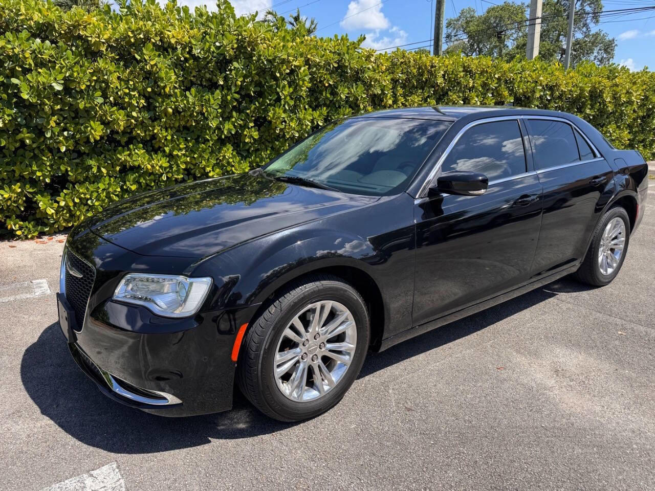 Used 2020 Chrysler 300 Touring L w/ 300 Premium Group image 7