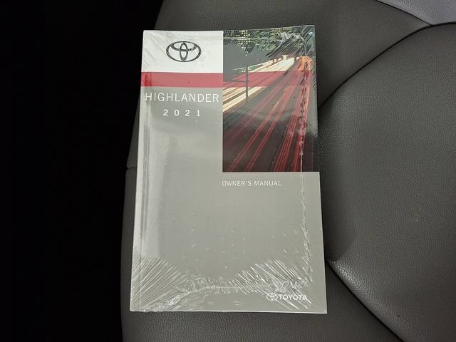 Used 2021 Toyota Highlander XLE AWD/4WD image 26