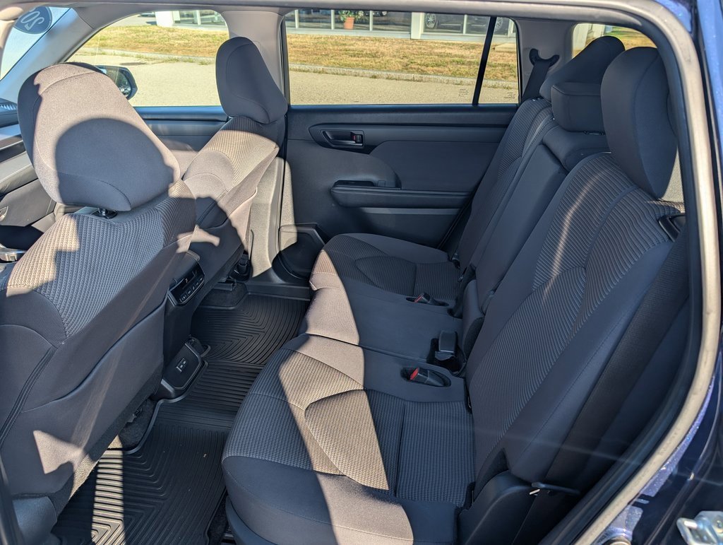 Used 2024 Toyota Highlander LE image 16