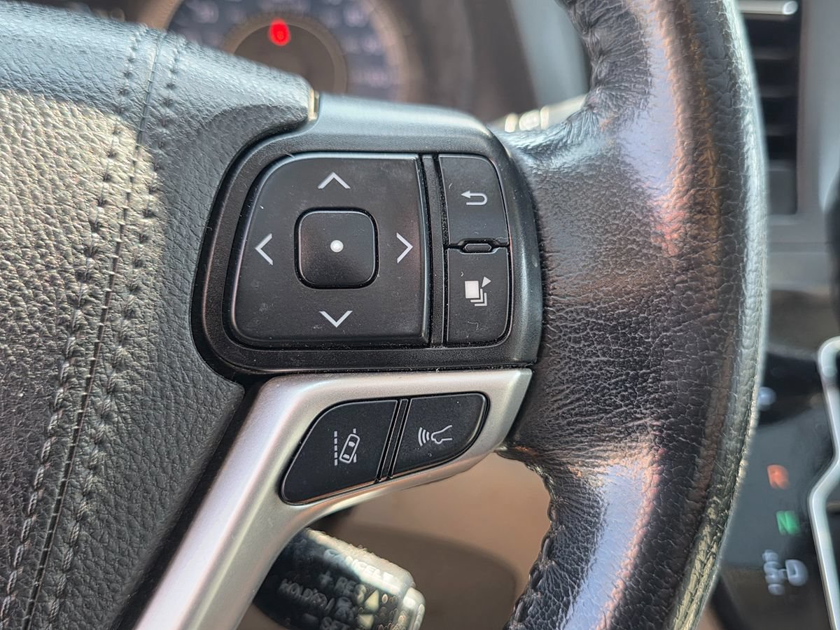 Used 2019 Toyota Sienna XLE w/ XLE Navigation Package FWD image 37