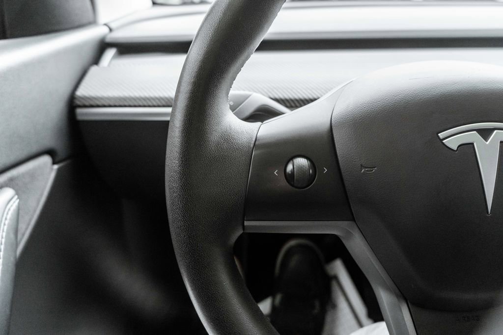 Used 2020 Tesla Model Y Long Range image 21