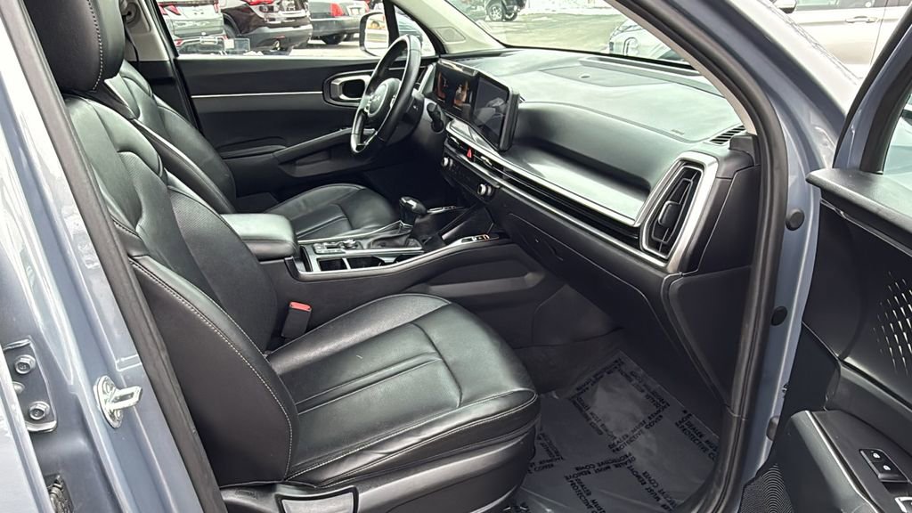 Used 2024 Kia Sorento S image 8