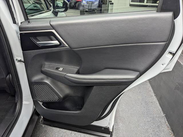 Used 2024 Mitsubishi Outlander SE image 15