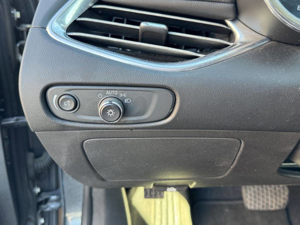 Used 2017 Chevrolet Malibu LT w/ Leather Package image 13