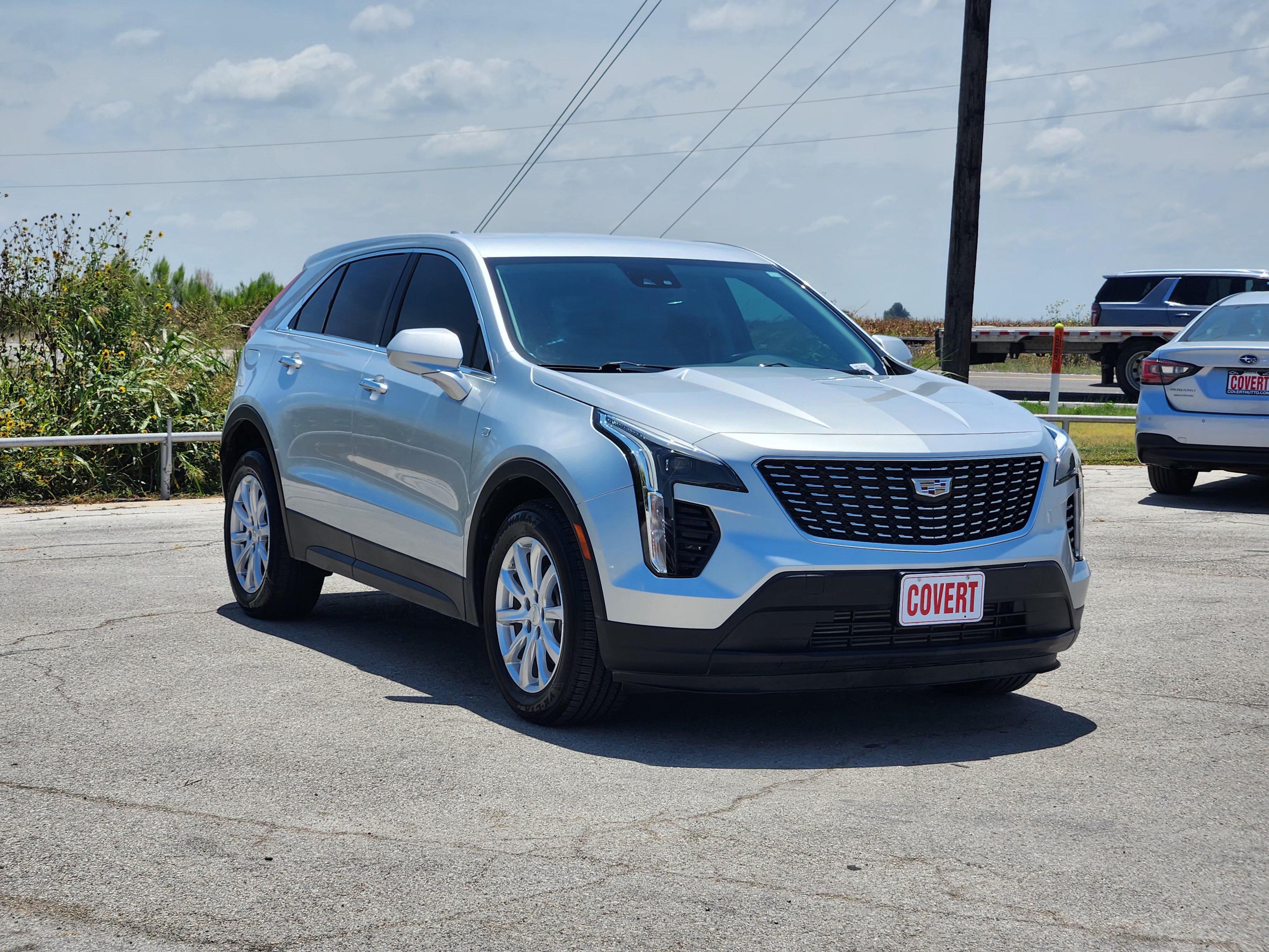 Used 2021 Cadillac XT4 Luxury w/ Cold Weather Package FWD image 3