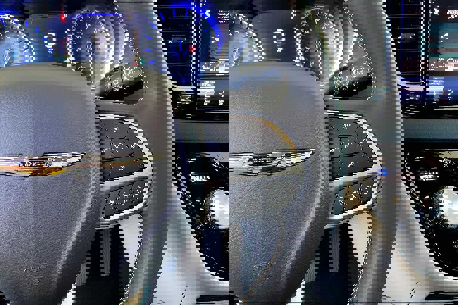 Used 2023 Chrysler Pacifica Touring-L FWD image 25