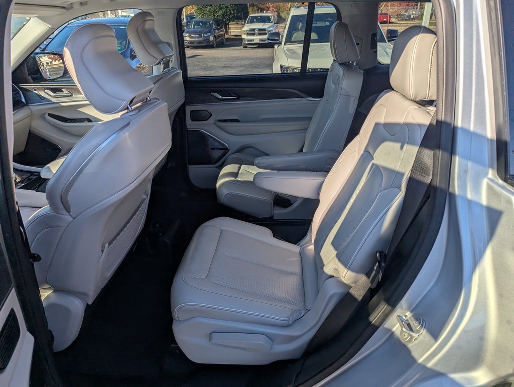 Used 2021 Jeep Grand Cherokee L Overland w/ Luxury Tech Group IV image 15