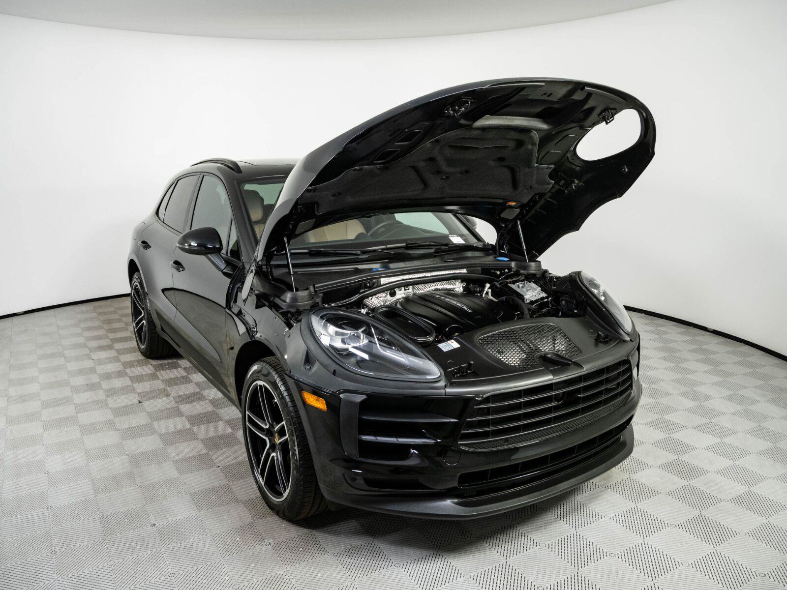 Used 2019 Porsche Macan AWD/4WD image 32