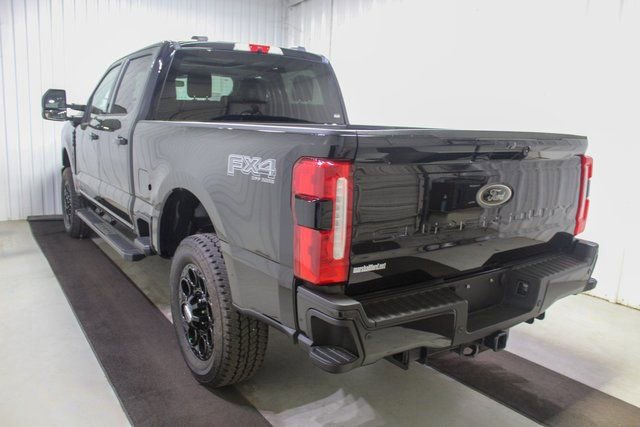 Used 2025 Ford F350 Lariat w/ Black Appearance Package image 4