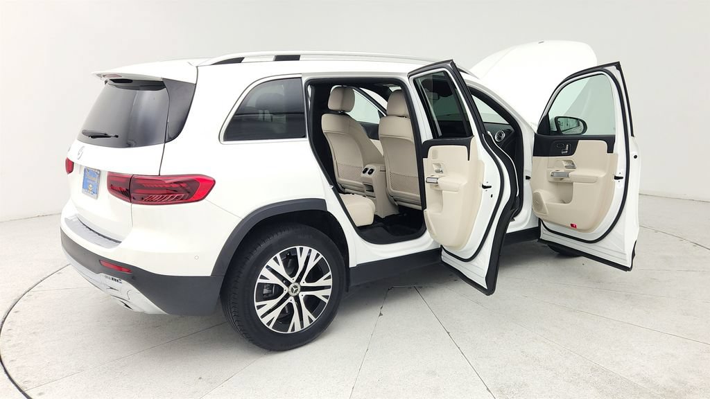 Used 2025 Mercedes-Benz GLB 250 w/ Exclusive Package image 12