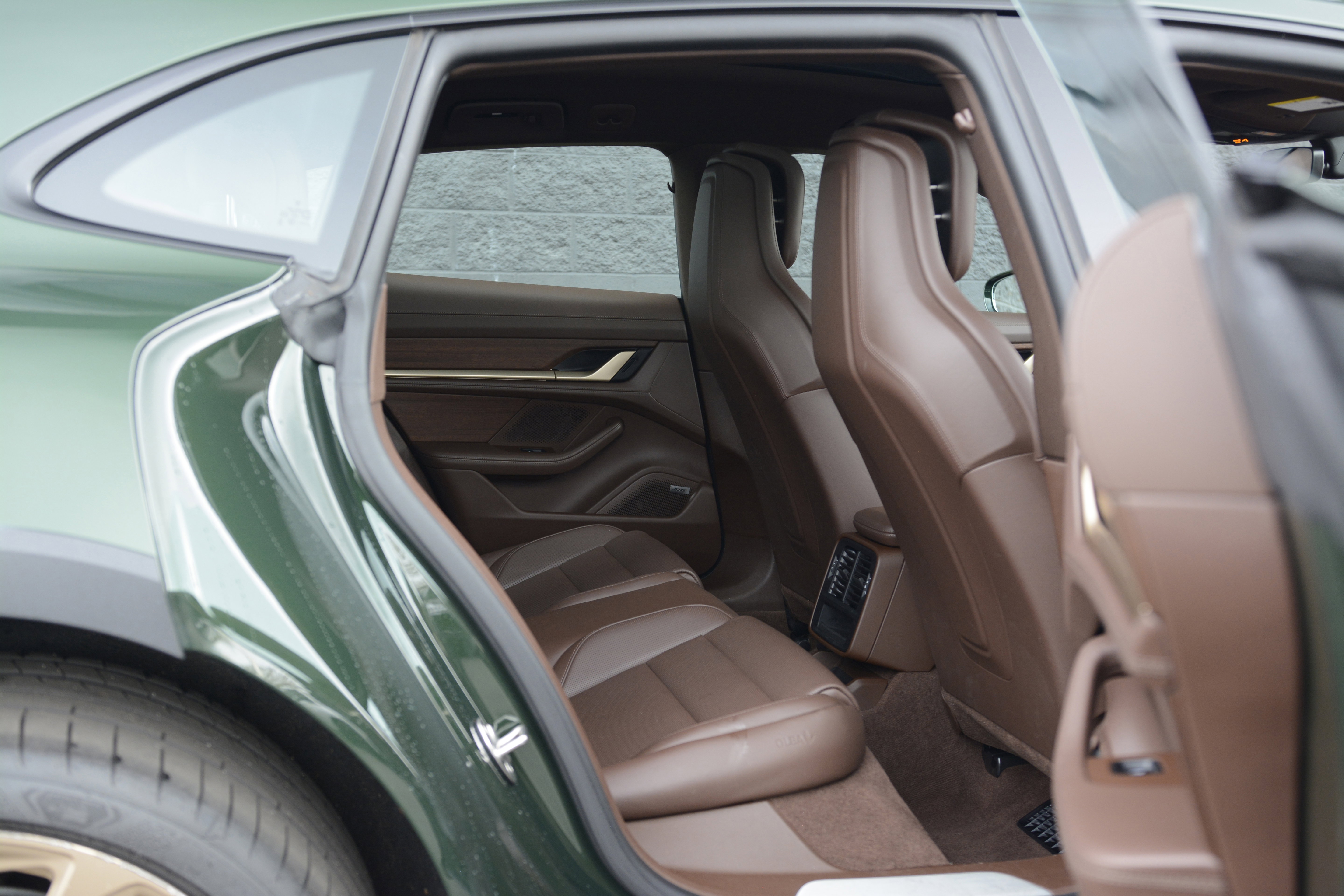 Certified 2025 Porsche Taycan 4 Cross Turismo AWD/4WD image 30