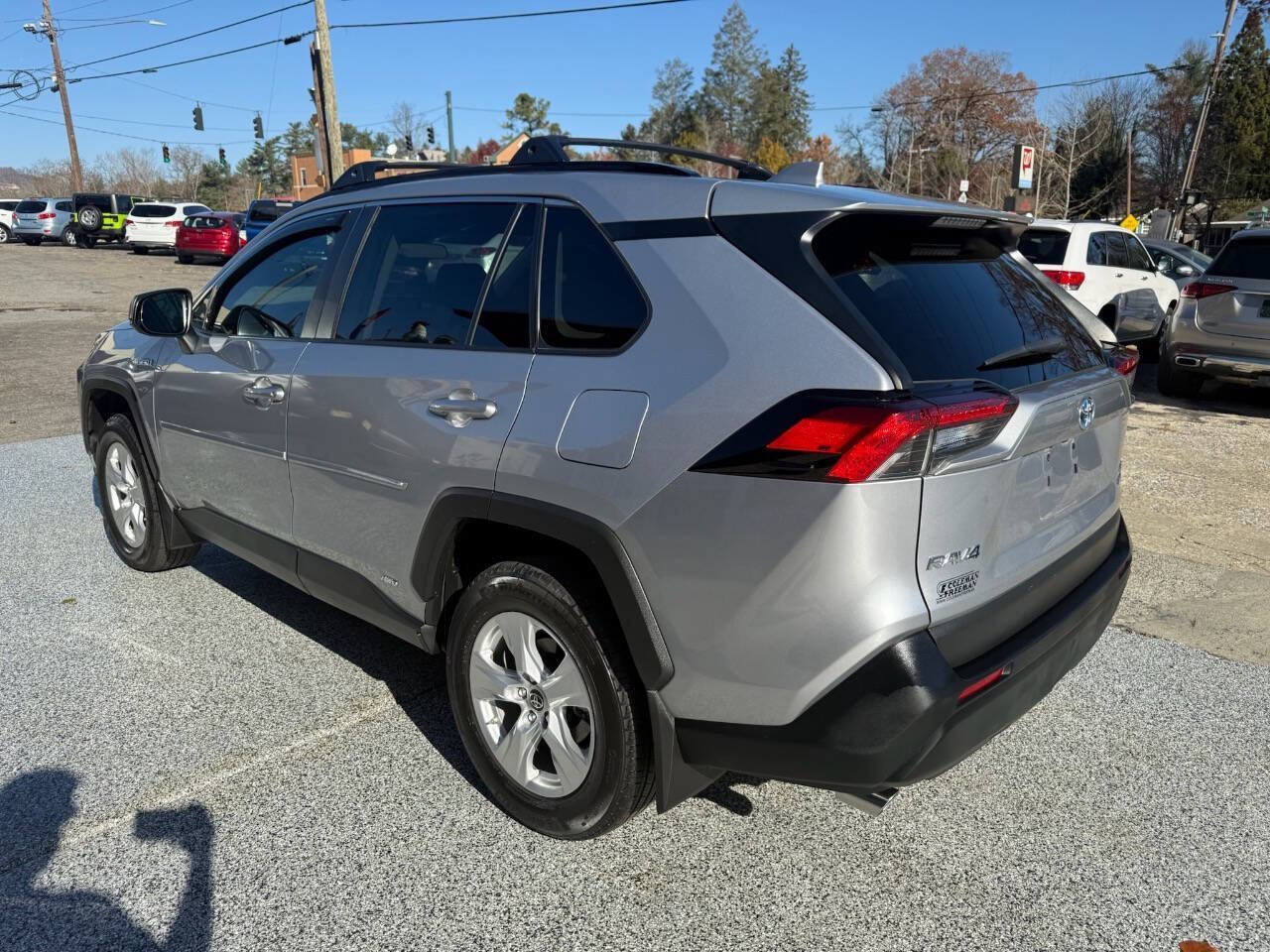 Used 2021 Toyota RAV4 LE image 8