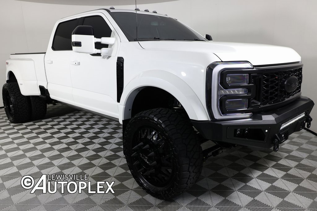 Used 2025 Ford F450 Platinum w/ FX4 Off-Road Package image 4
