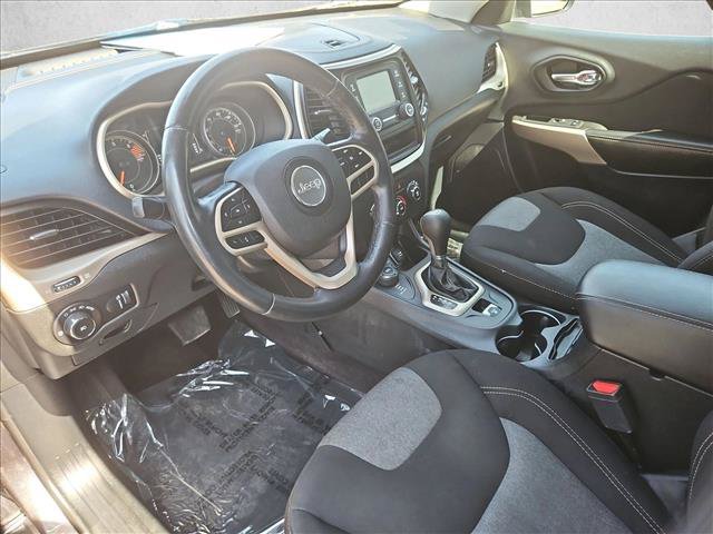 Used 2018 Jeep Cherokee Latitude w/ Altitude Package AWD/4WD image 12