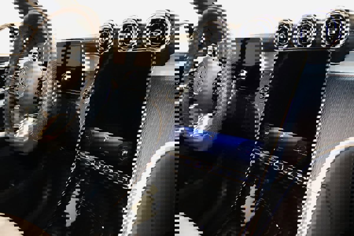 Used 2025 Mercedes-Benz GLC 300 4MATIC Coupe image 77