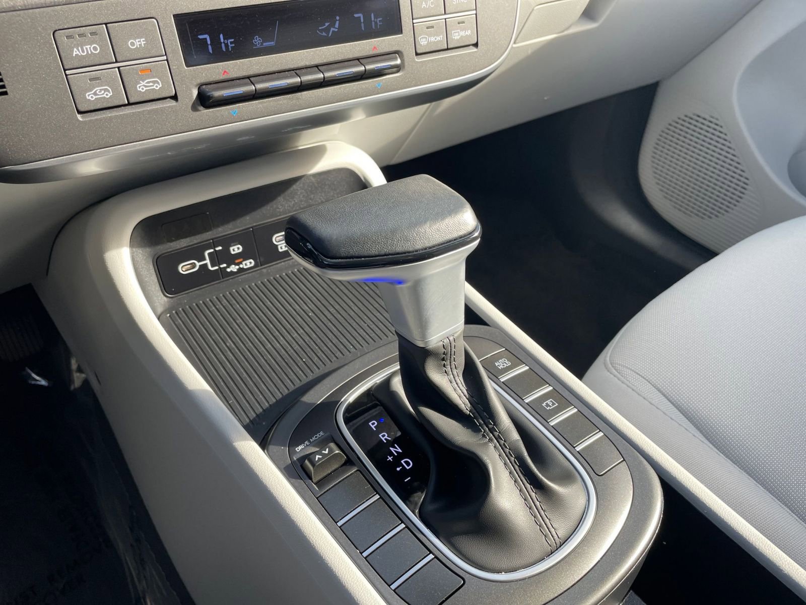 Used 2025 Hyundai Kona SEL image 42