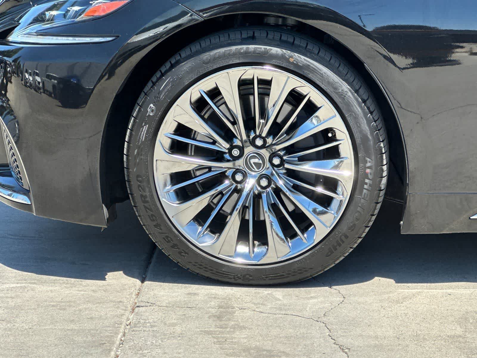 Used 2020 Lexus LS 500h w/ Luxury Package RWD image 26