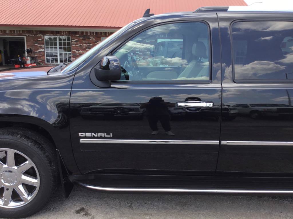 Used 2010 GMC Yukon XL Denali AWD/4WD image 12