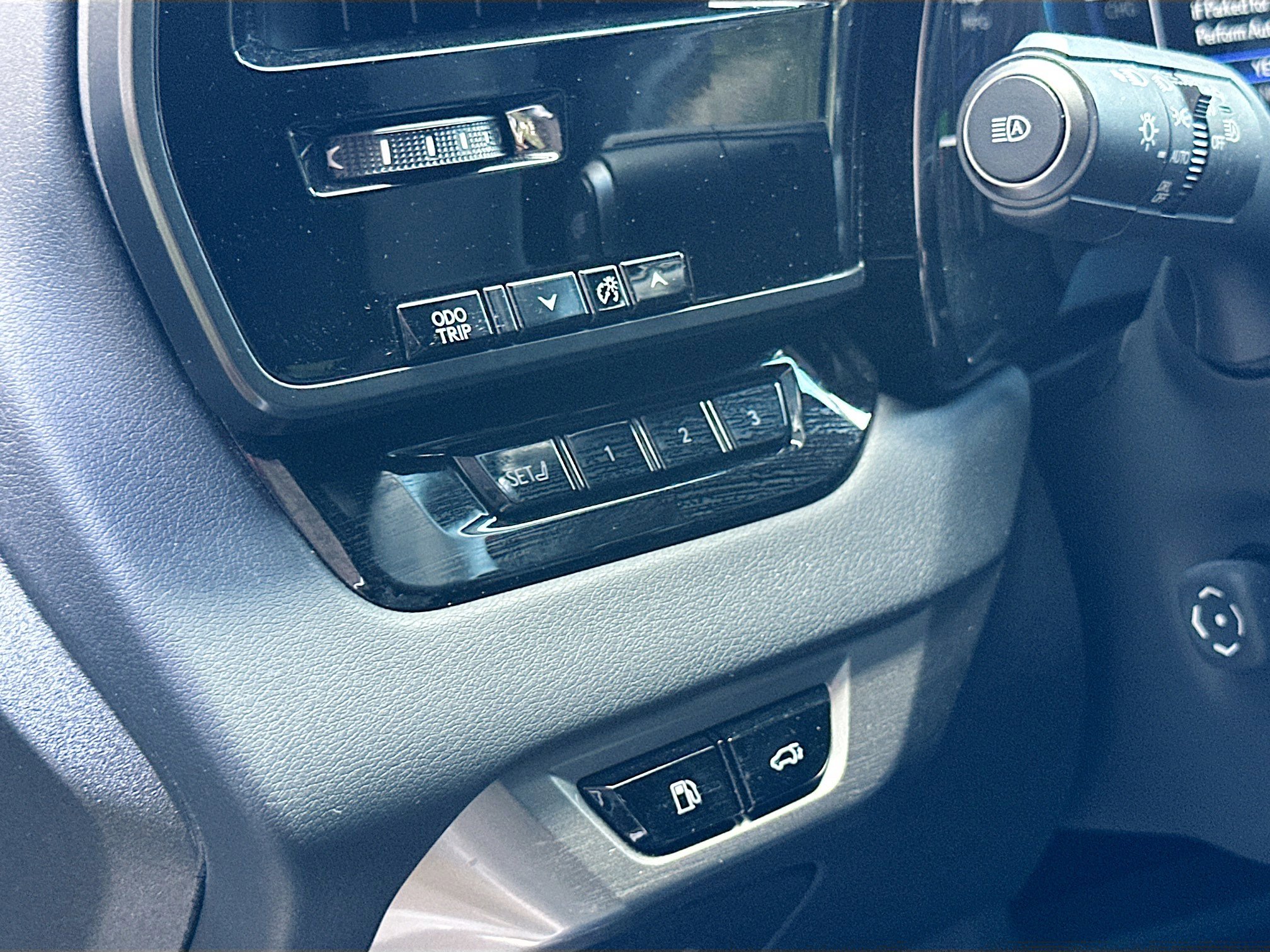 Used 2025 Lexus RX 350h w/ Accessory Package (K3) image 10