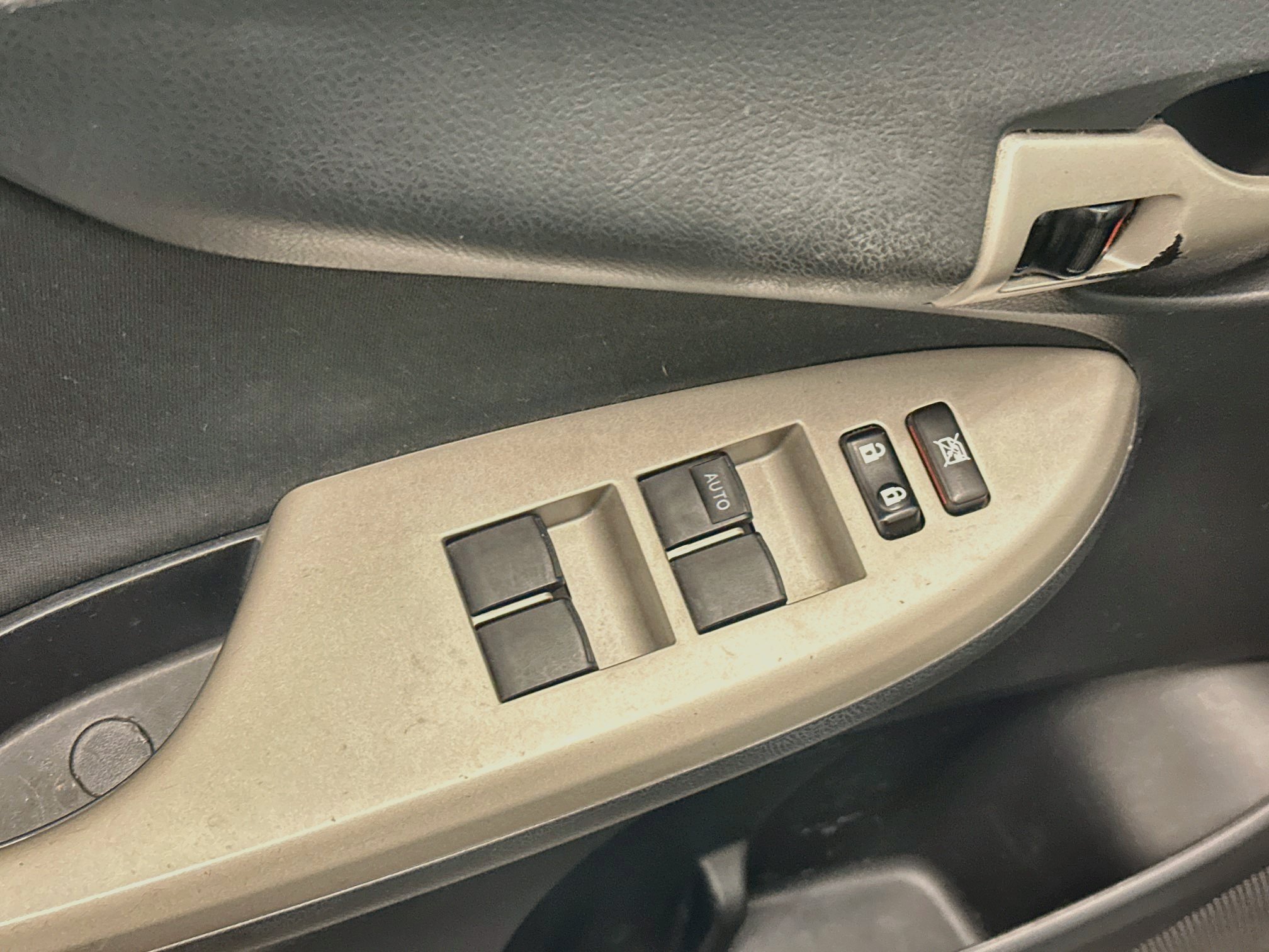 Used 2013 Toyota Corolla LE w/ Premium Pkg FWD image 15