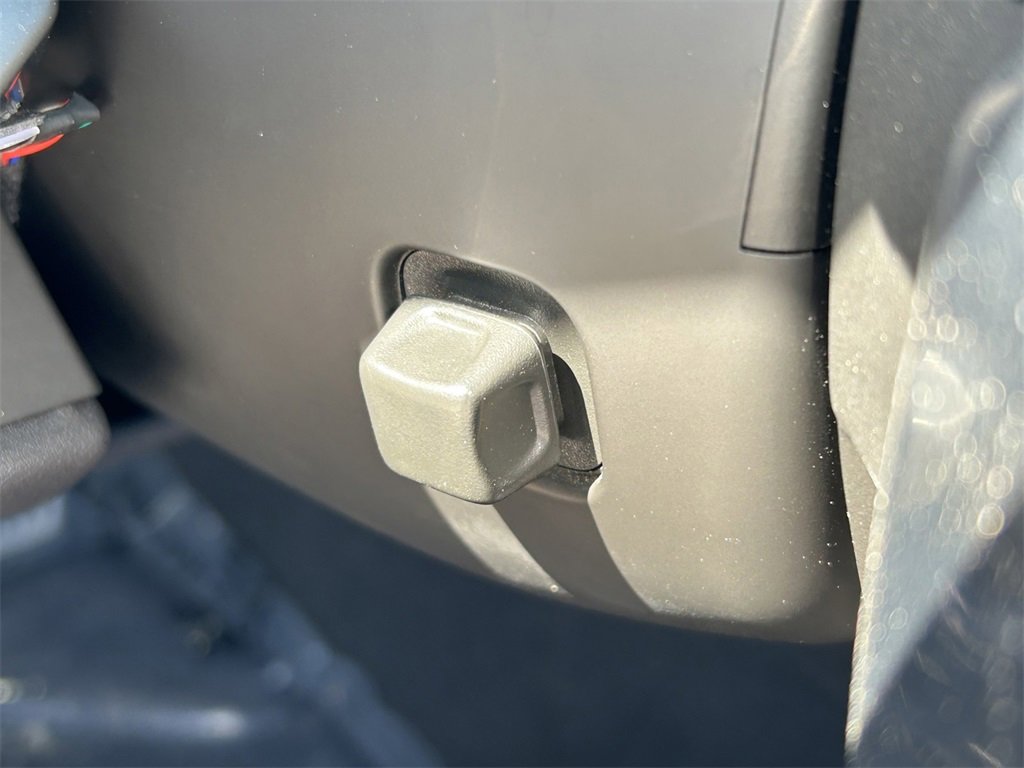 Used 2021 Chevrolet Corvette Stingray Coupe w/ Z51 Performance Package image 23