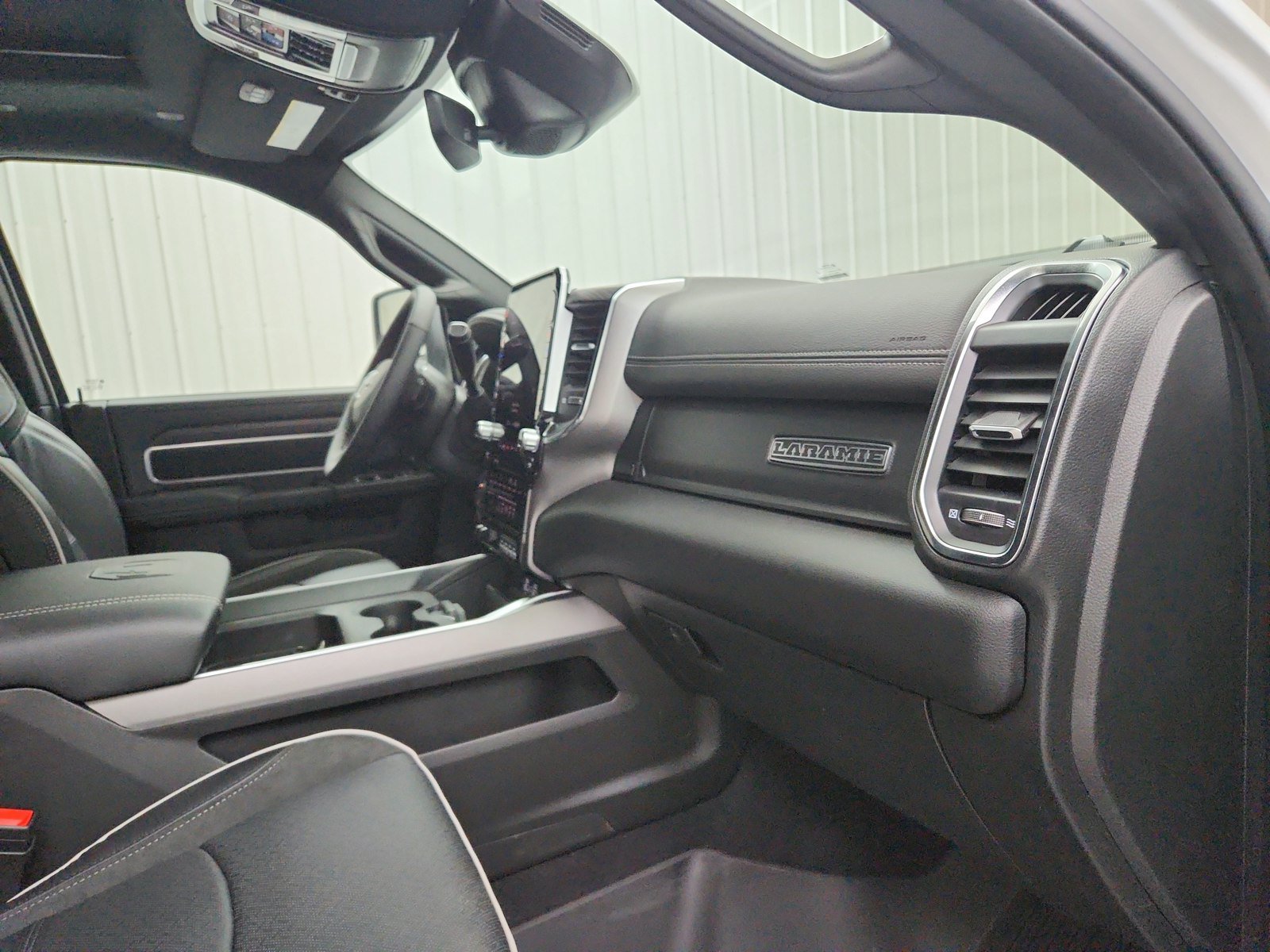 New 2026 RAM 3500 Laramie AWD/4WD image 40