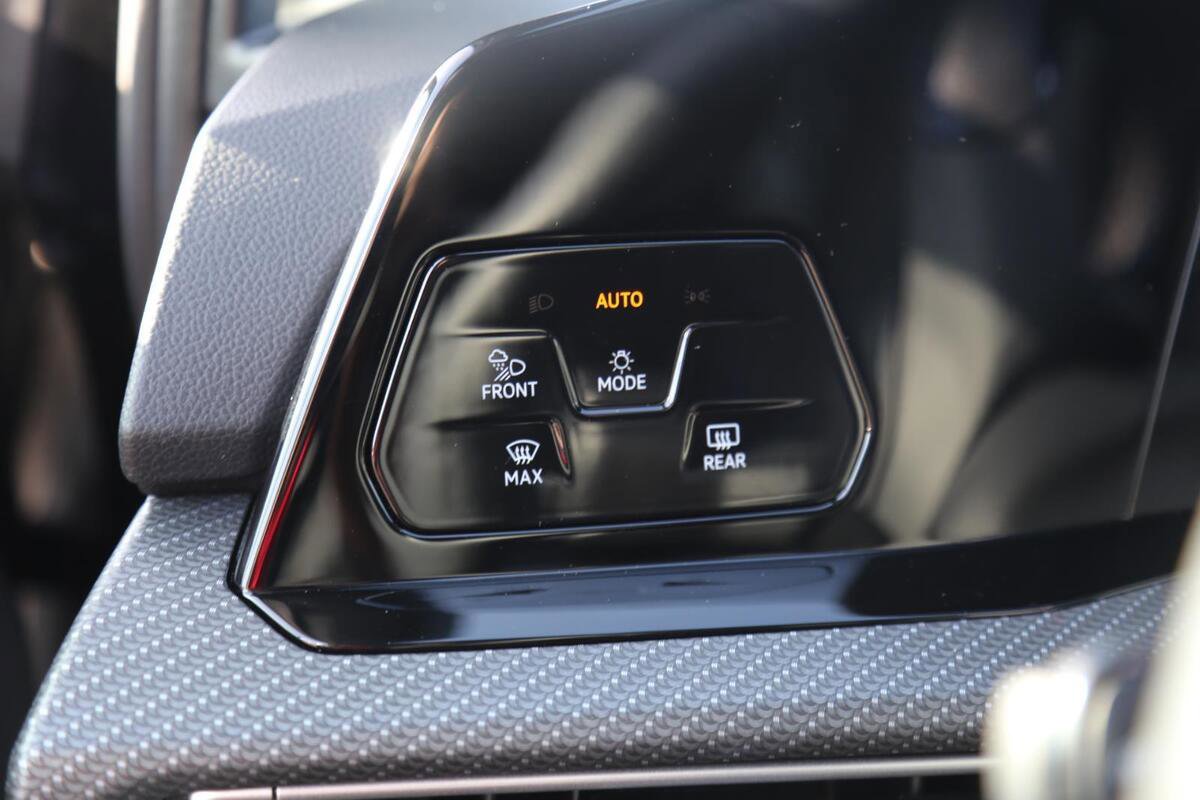 Used 2024 Volkswagen Golf R image 9