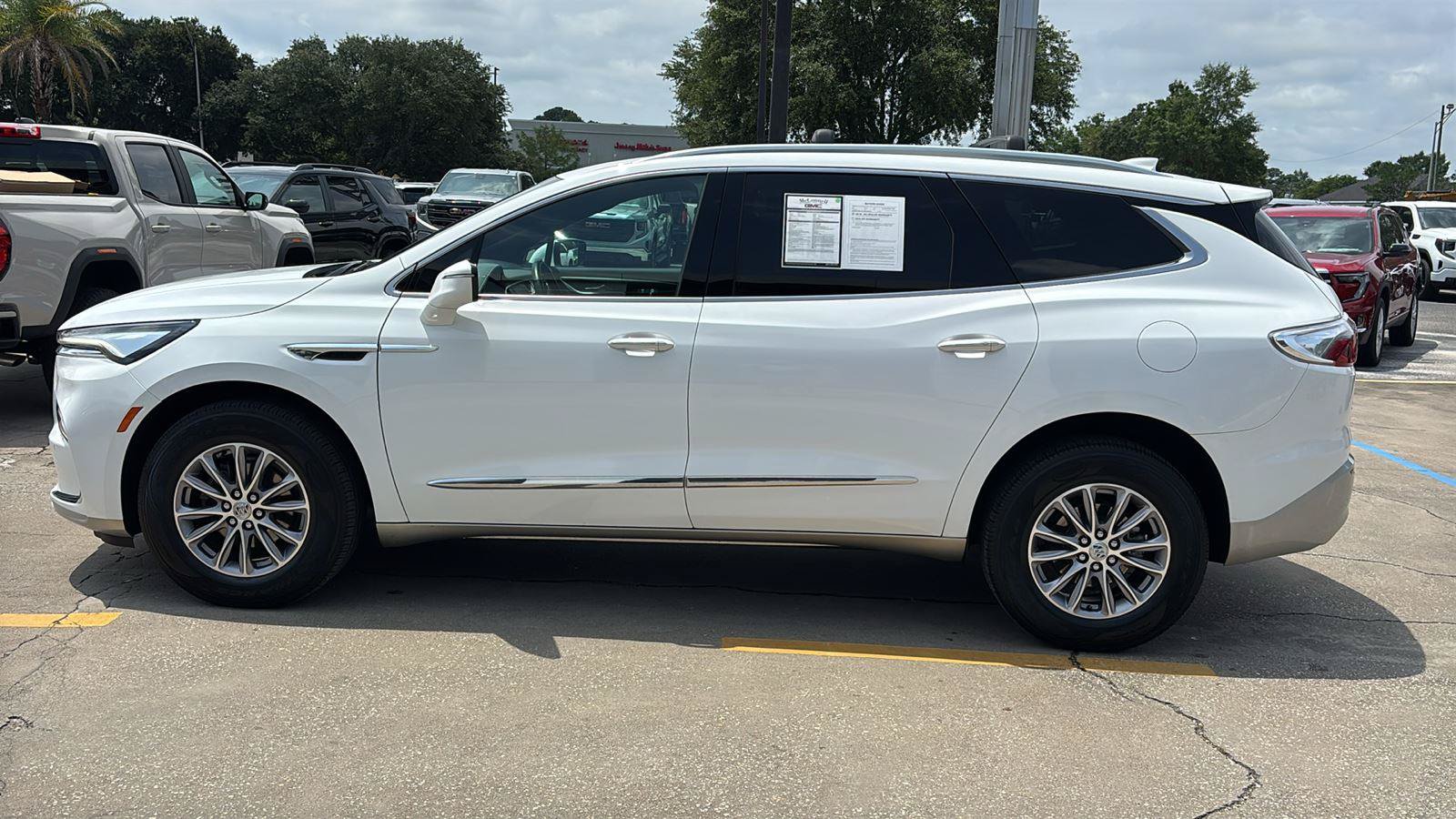 Certified 2024 Buick Enclave Essence AWD/4WD image 4