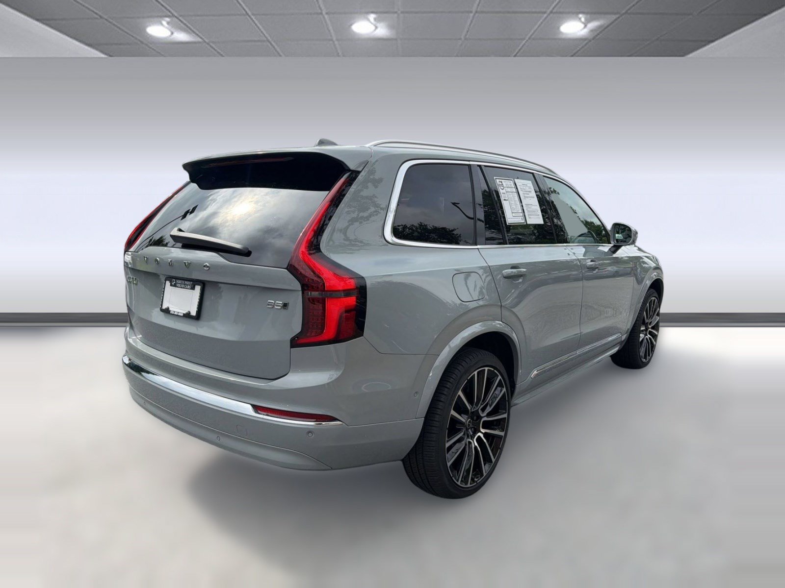 Certified 2025 Volvo XC90 B5 Plus AWD/4WD image 9