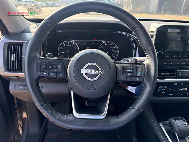 Used 2025 Nissan Pathfinder SL FWD image 20