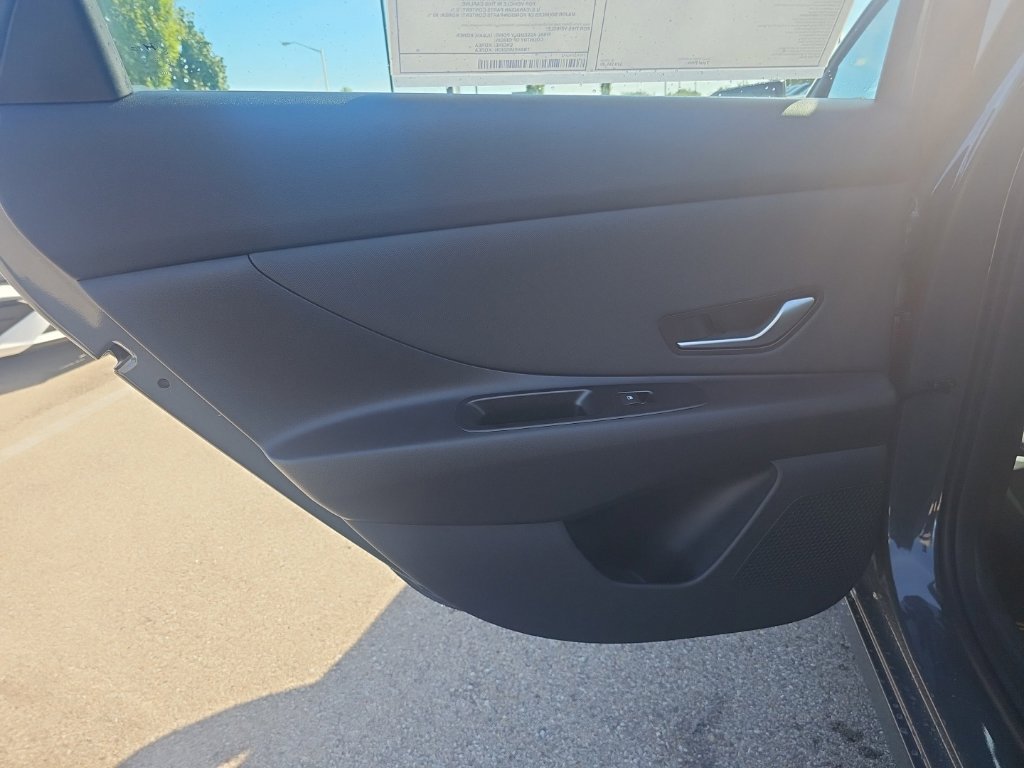 New 2026 Hyundai Elantra Limited FWD image 30