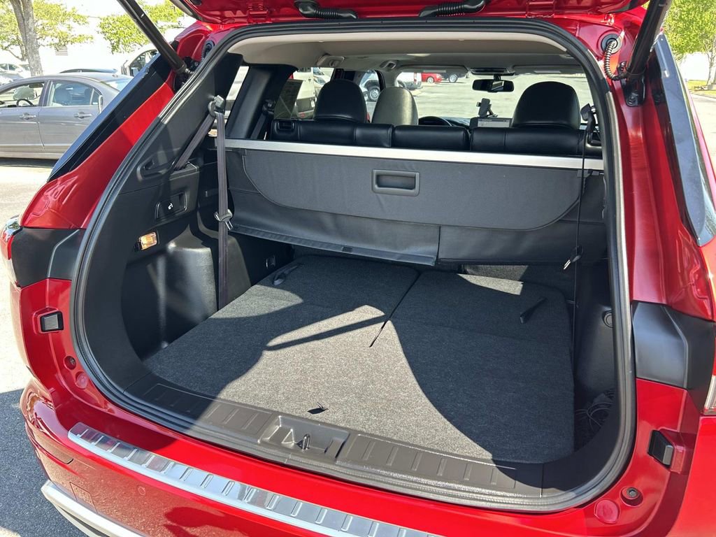 Used 2024 Mitsubishi Outlander SE Black Edition image 16