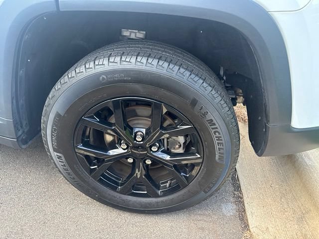 Used 2024 Jeep Grand Cherokee Altitude AWD/4WD image 10