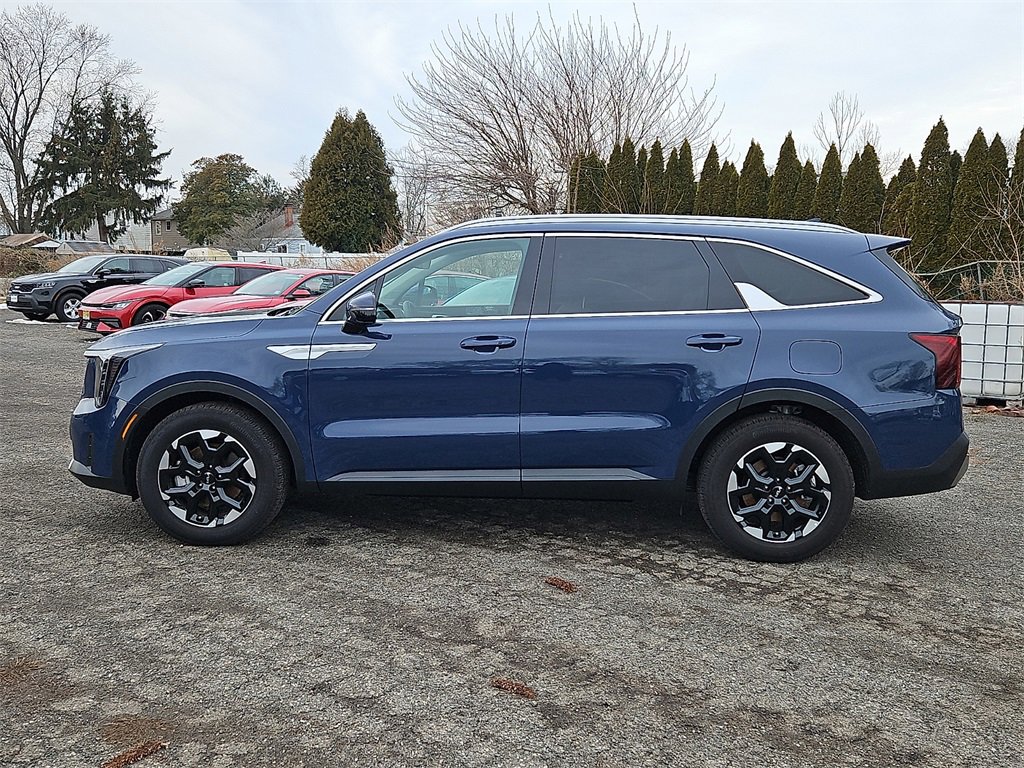 Certified 2025 Kia Sorento S w/ Panoramic Sunroof Package image 4