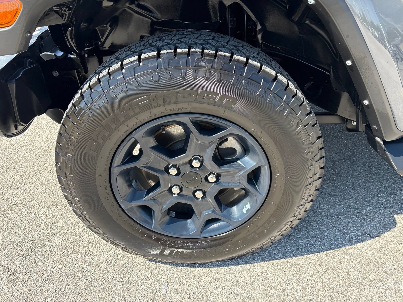 Used 2023 Jeep Gladiator Sport AWD/4WD image 32