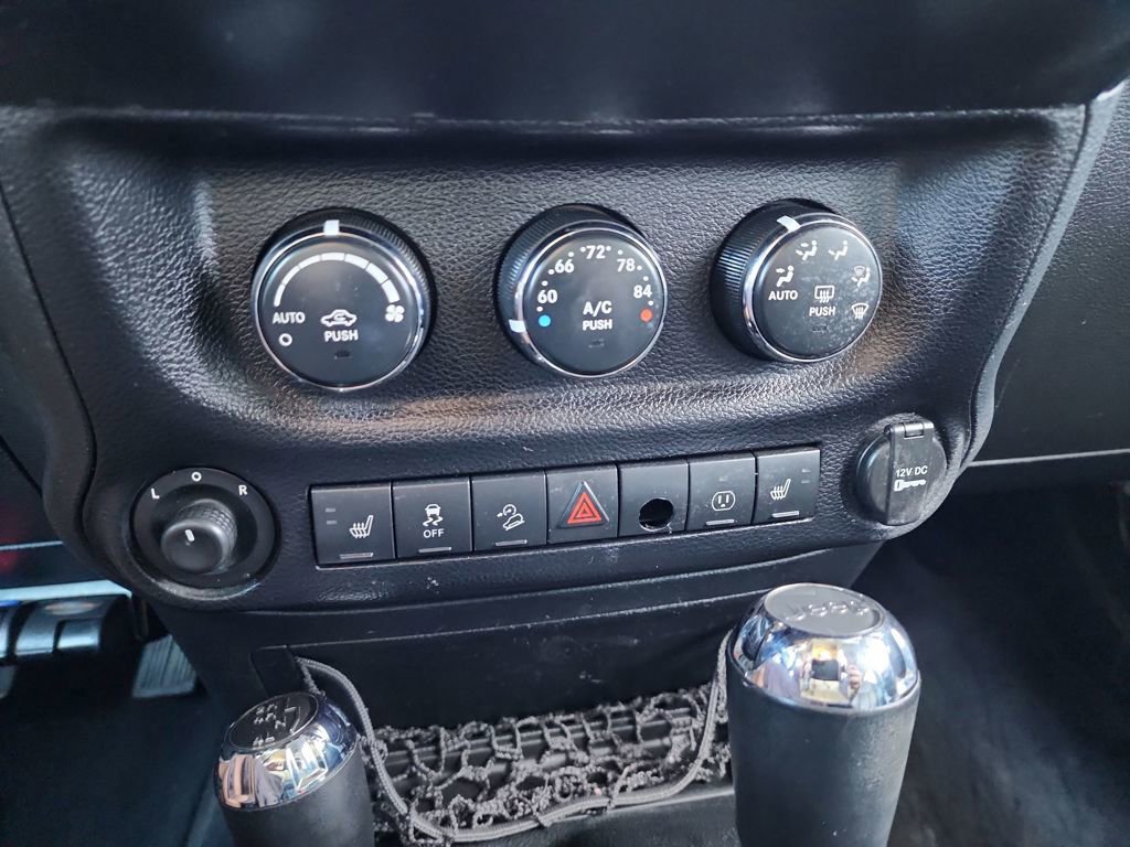 Used 2013 Jeep Wrangler Rubicon w/ PWR Convenience Group image 27