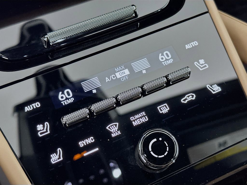 Certified 2025 Porsche Cayenne image 18