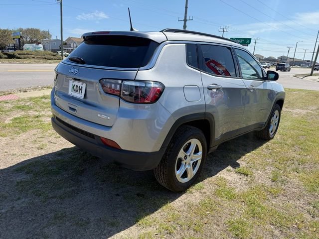 Used 2024 Jeep Compass Latitude w/ Convenience Group AWD/4WD image 7