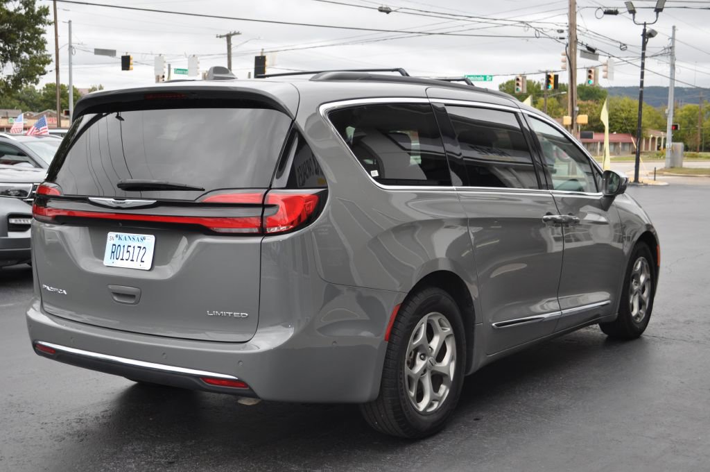 Used 2022 Chrysler Pacifica Limited image 26
