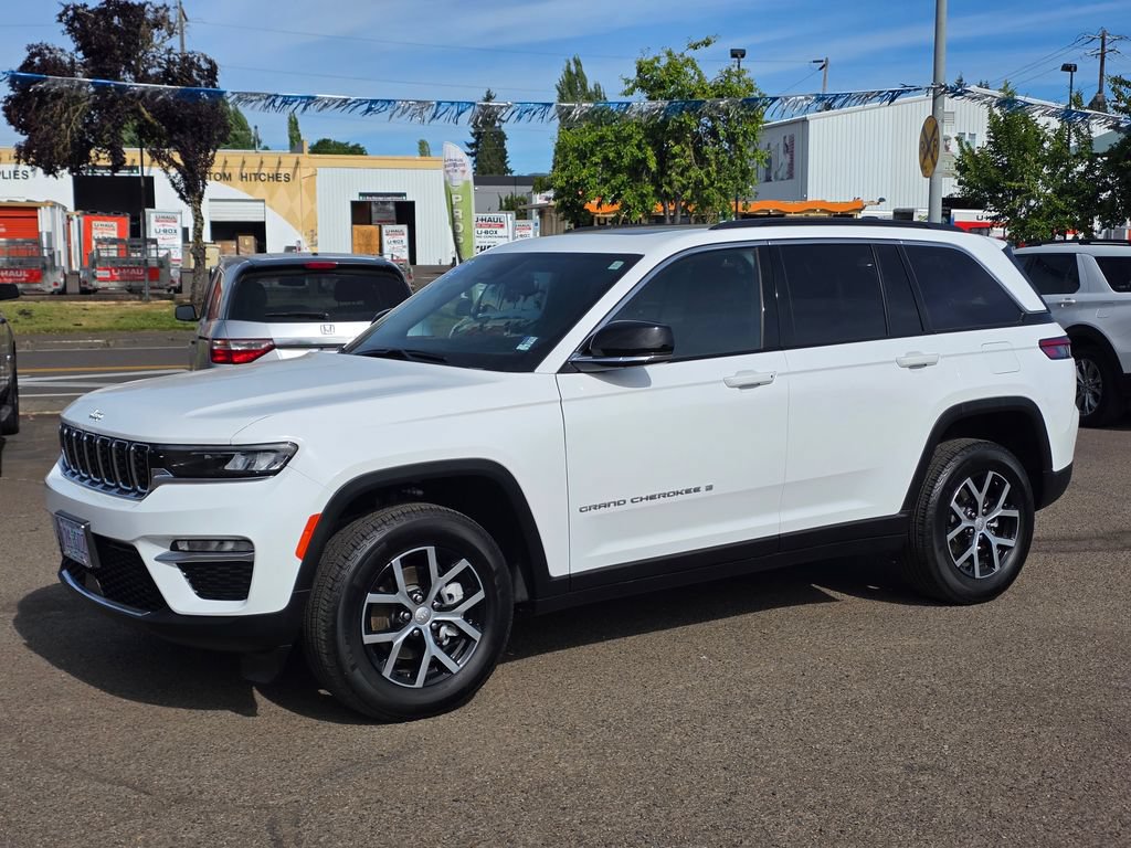 Used 2024 Jeep Grand Cherokee Limited AWD/4WD image 32